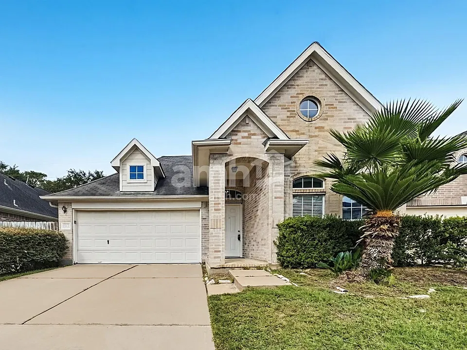 15831 Collinsville Dr