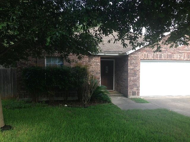 Beautiful 4/2/2 at 9451 Kirk Pond : Quiet neighborhood; move-in ready