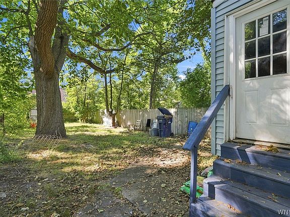 4th image of 48 Custer St
