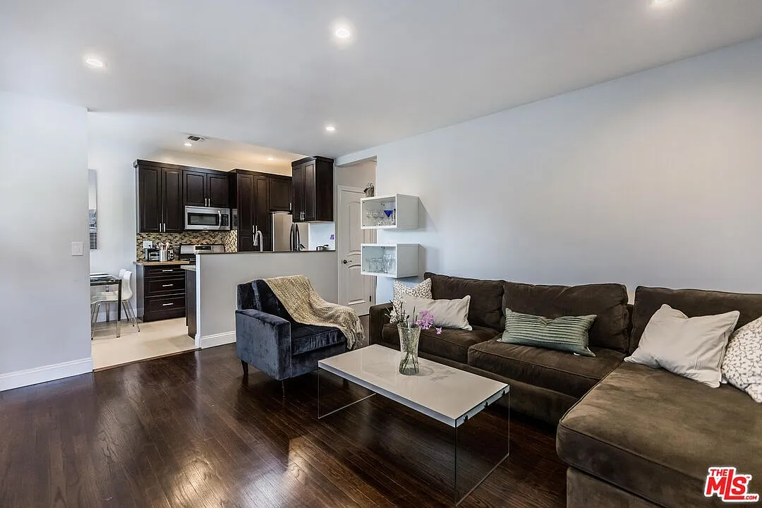 1 bed, 500 sqft, $3,000 — Photo 2