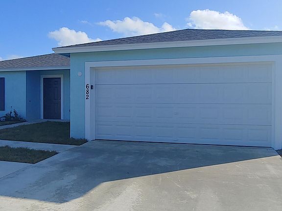 2nd image of 682 SW PAAR Drive