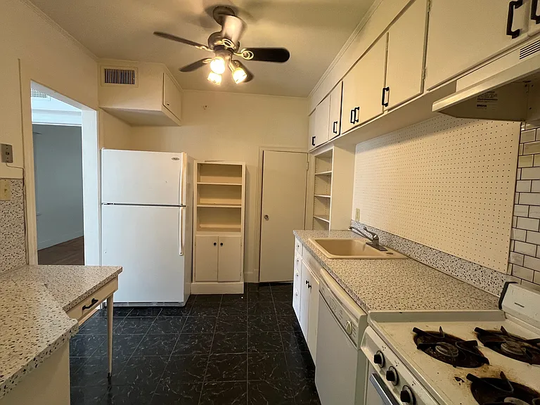 906 Corrine St #B — Photo 8