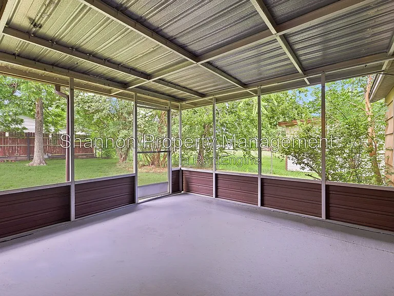 8406 Highcrest Dr — Photo 33