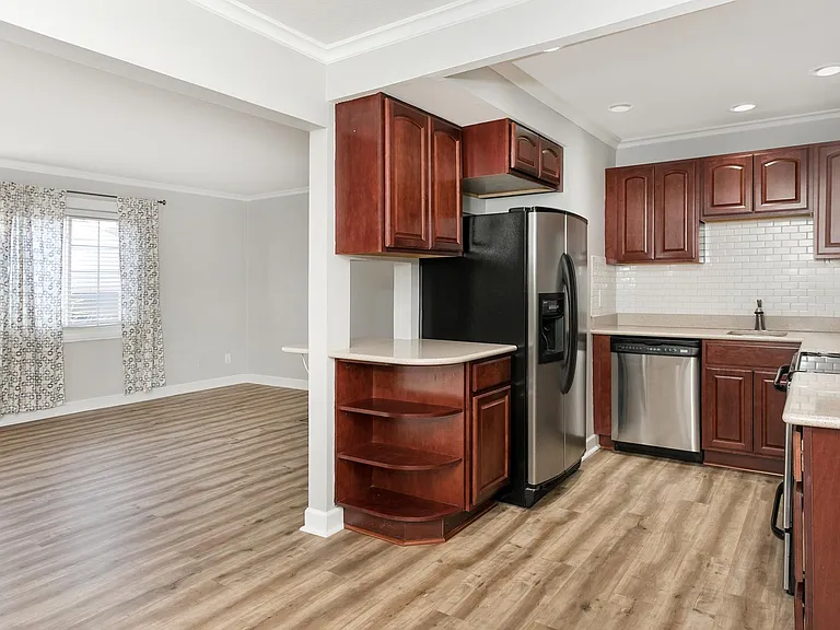 2377 Walton Blvd #11 — Photo 7