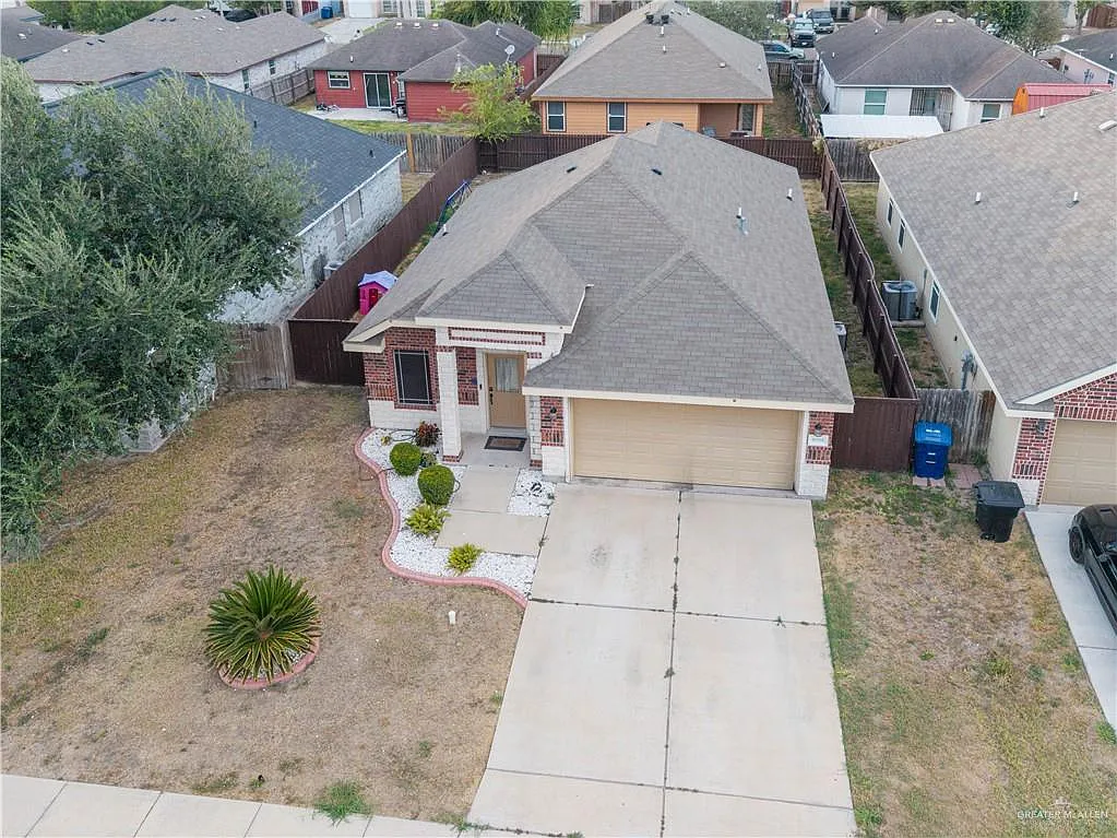 3 bed, 2.0 bath, 1407 sqft, $1,800 — Photo 3