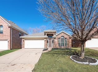 4828 Summer Oaks Ln, Fort Worth, TX 76123