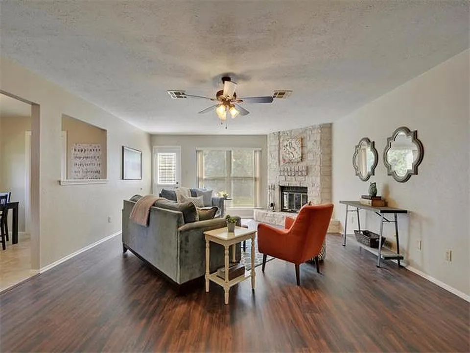 4 bed, 2634 sqft, $2,795 — Photo 4