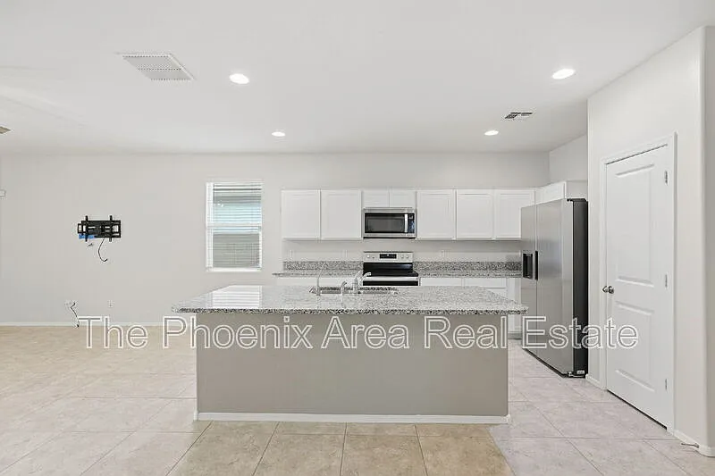 3 bed, 2.0 bath, 1553 sqft, $1,895 — Photo 4