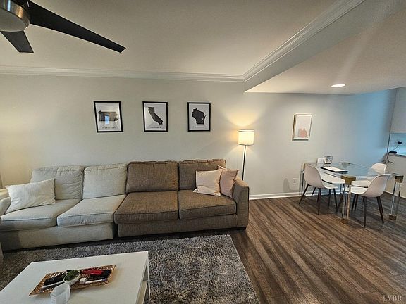 5th image of 49 Squire Cir