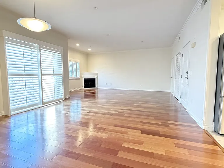 956 S Wilton Pl #401 — Photo 4