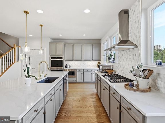 3rd image of 5517 Valmarana Way