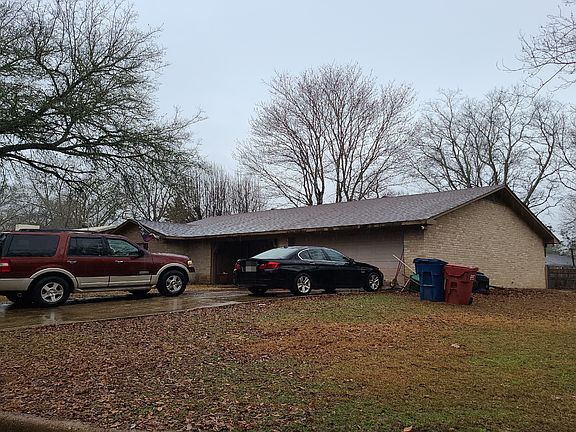 2nd image of 215 Longmont St