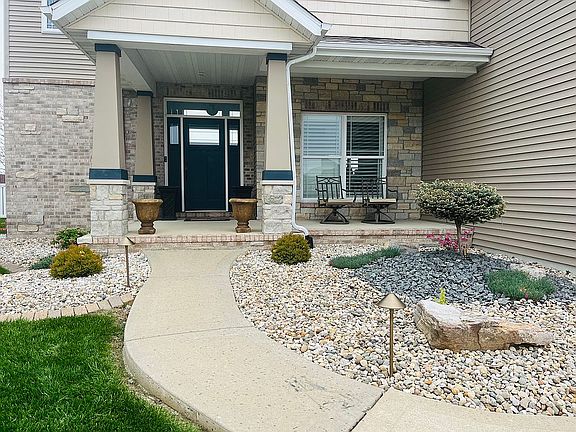 3rd image of 200 Oakshire Dr E
