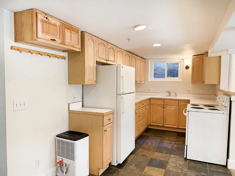 330 Pearl St #C — Photo 6