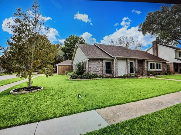 2826 Edgewood Dr, Sugar Land, TX 77479