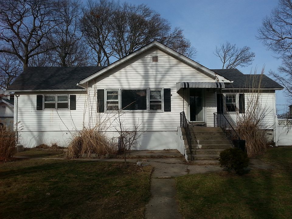 1st image of 151 Woodlawn Ave