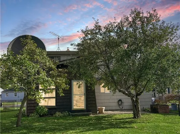 24 Rockleigh Dr, Cheektowaga, NY 14225