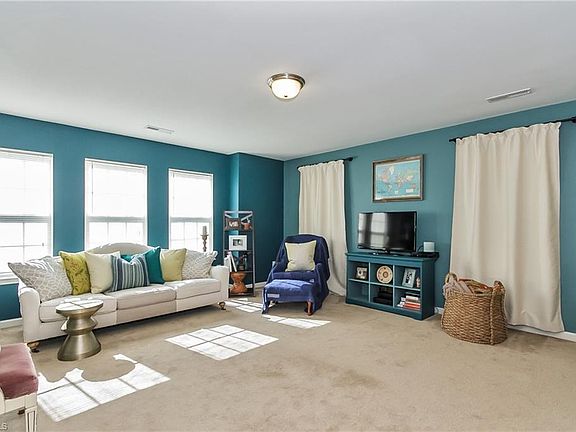 3rd image of 680 Cairn Cir