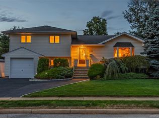 2495 Navy Pl, Bellmore, NY 11710