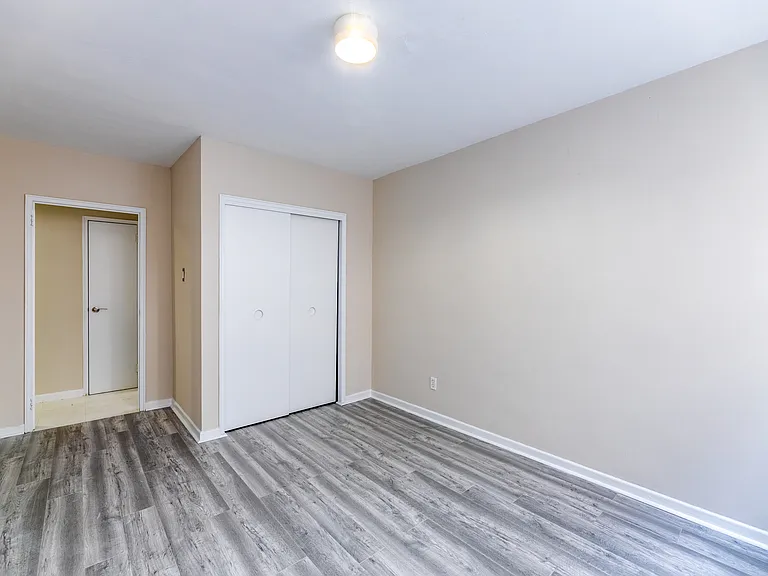 433 Jarvis St — Photo 16