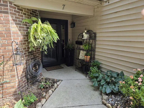 7 Boulder Ct, Nappanee, IN 46550