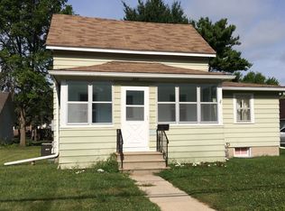 233 N Cross St, Sycamore, IL 60178