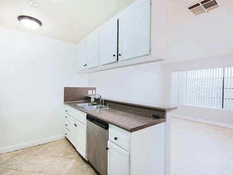 8065 Presidential Way — Photo 7