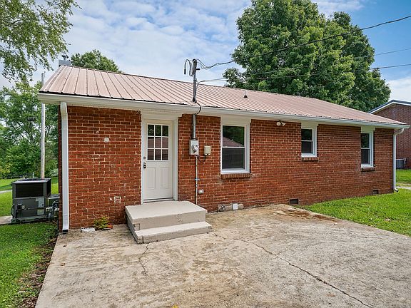 4th image of 218 Roosevelt Rd