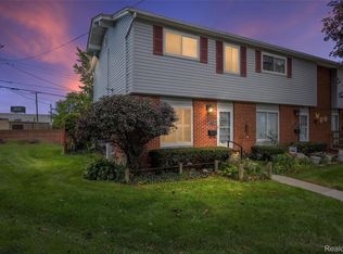 27750 Eastwick Sq, Roseville, MI 48066