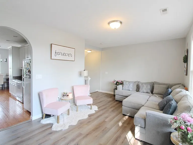 2919 Diamond Spring Ln — Photo 2