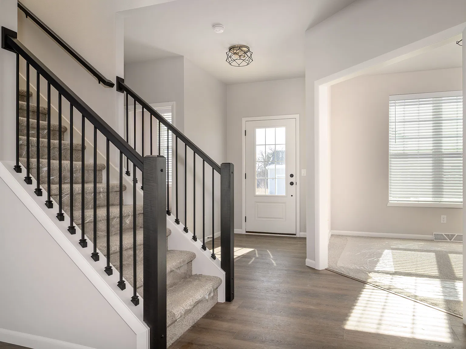 4 bed, 2.5 bath, 2052 sqft, $3,295 — Photo 2