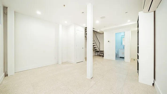 Rented by Nooklyn NYC LLC | media 18