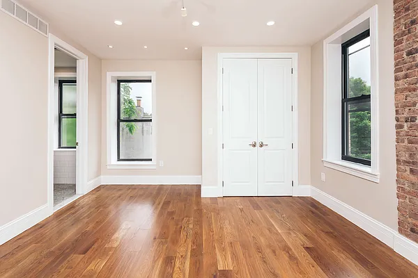 Rented by Nooklyn NYC LLC | media 18