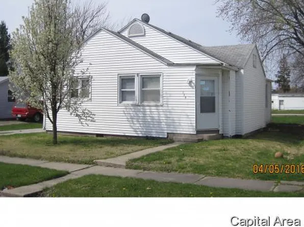 105 W 1st St, Morrisonville, IL 62546