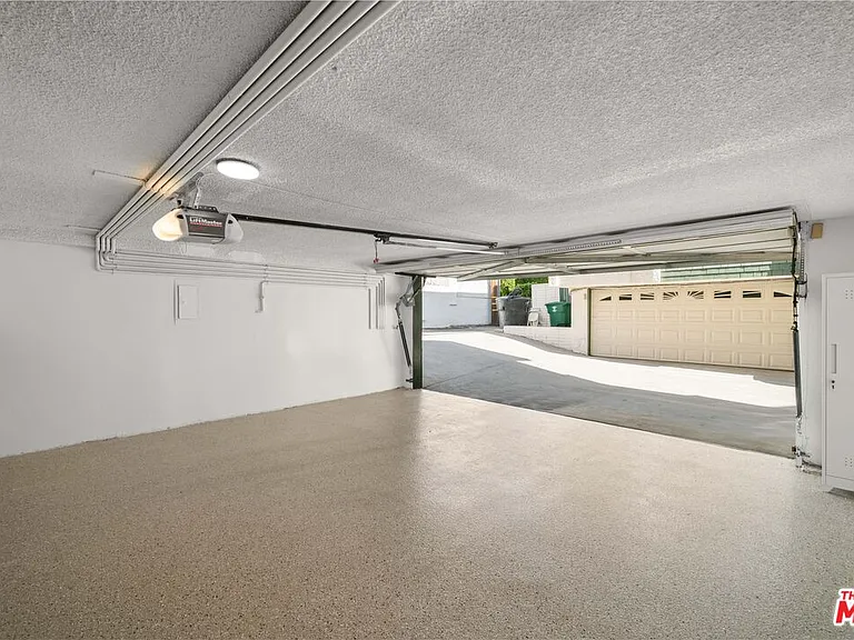 9509 W Olympic Blvd — Photo 43