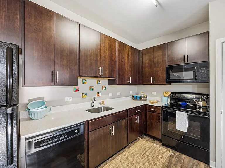 AMP Luxury Apartments — Photo 9