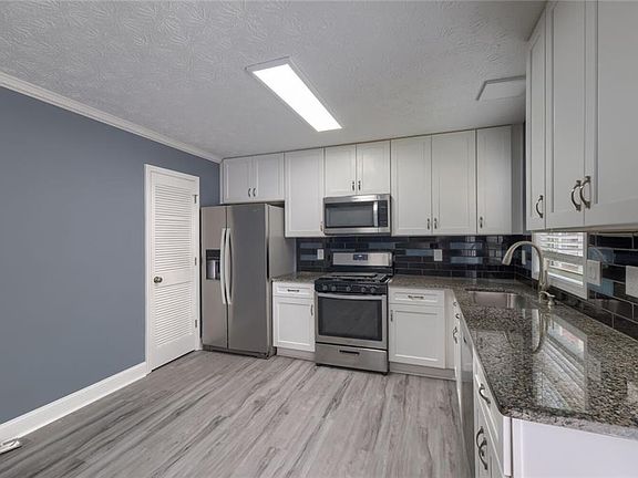 5th image of 119 Forrest Ave