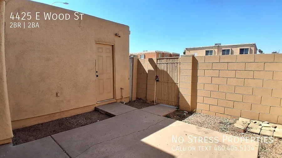 2 Bed Town Home with Wood Floors at 40th St and Broadway! — Photo 3