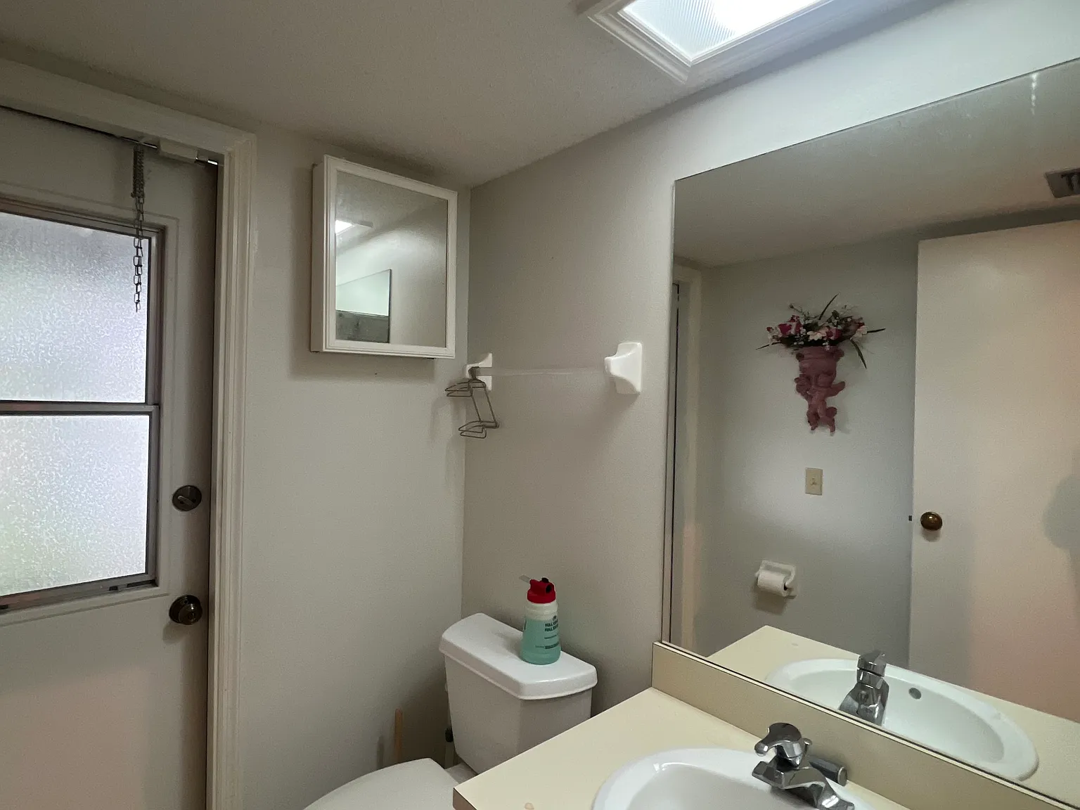 4 bed, 2138 sqft, $2,200 — Photo 2