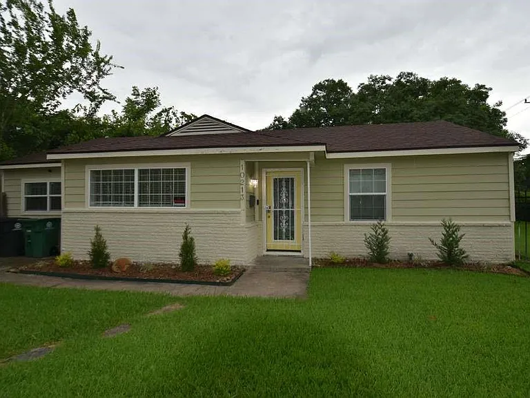 10213 Fairland Dr — Photo 2