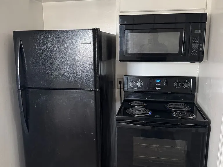 414 W College St — Photo 13
