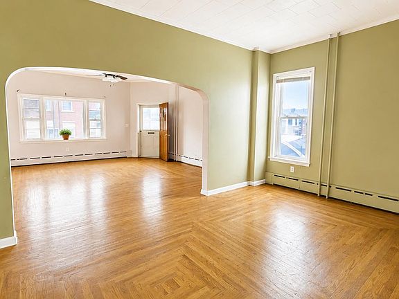 2nd image of 501 Lytle St