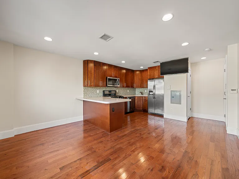 575 Hoboken Rd #9 — Photo 6