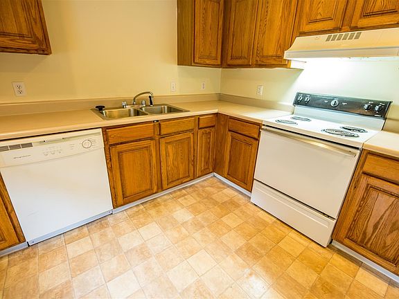 4th image of 612 8th St APT 3