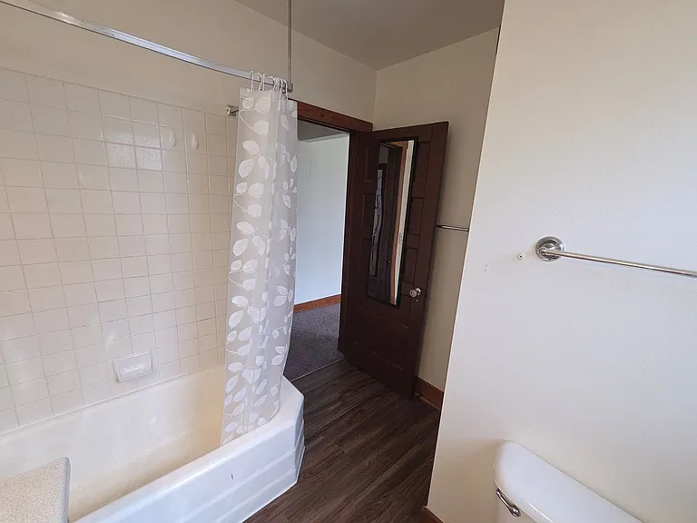 1128 W State St — Photo 14
