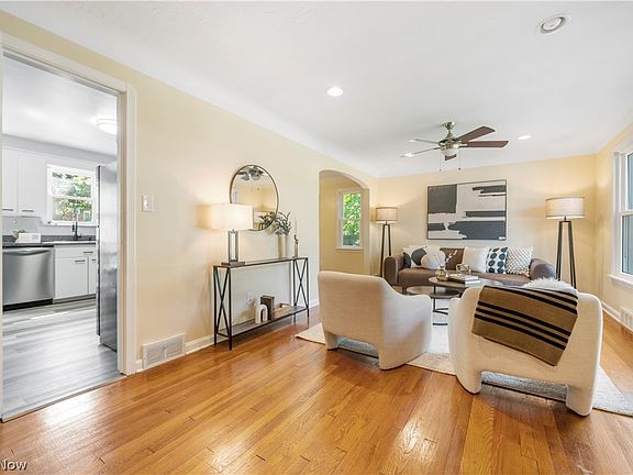 5th image of 1523 Maywood Rd