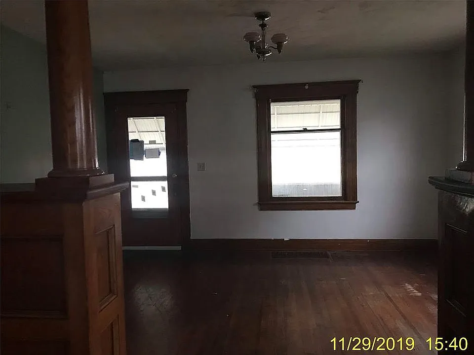 Left Side Unit, Living Rm.