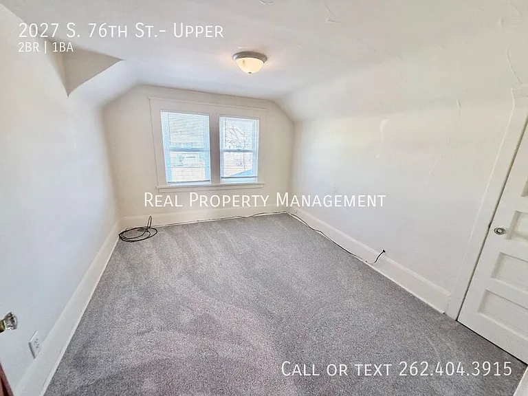2027 S 76th St — Photo 10