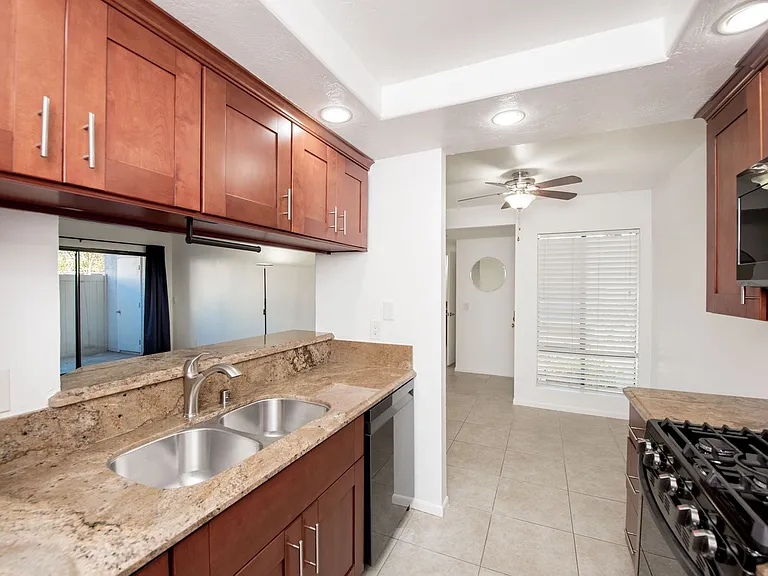 2323 Huntington St #902 — Photo 9