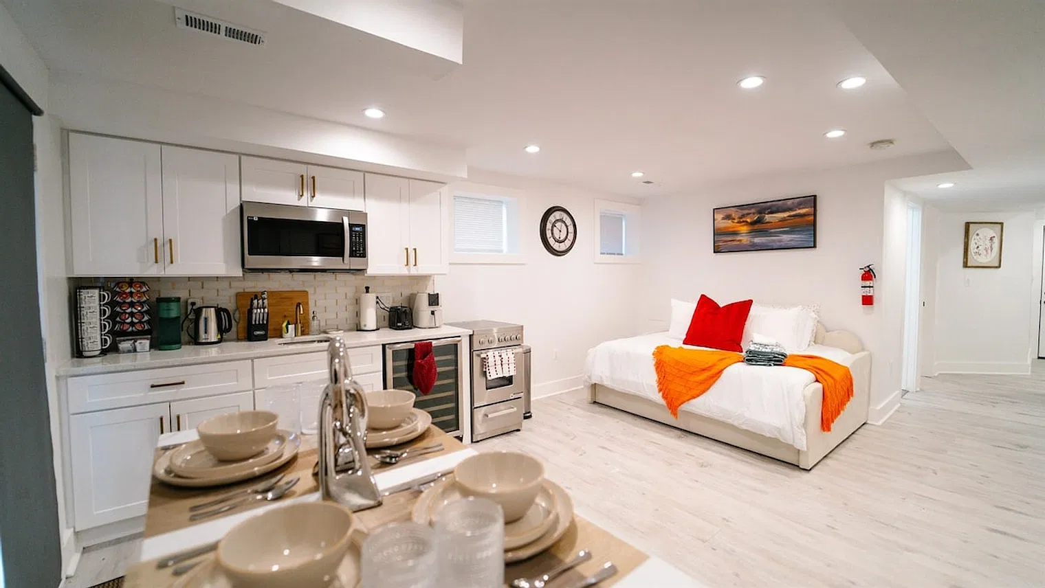 1 bed, 1.0 bath, $6,182 — Photo 2
